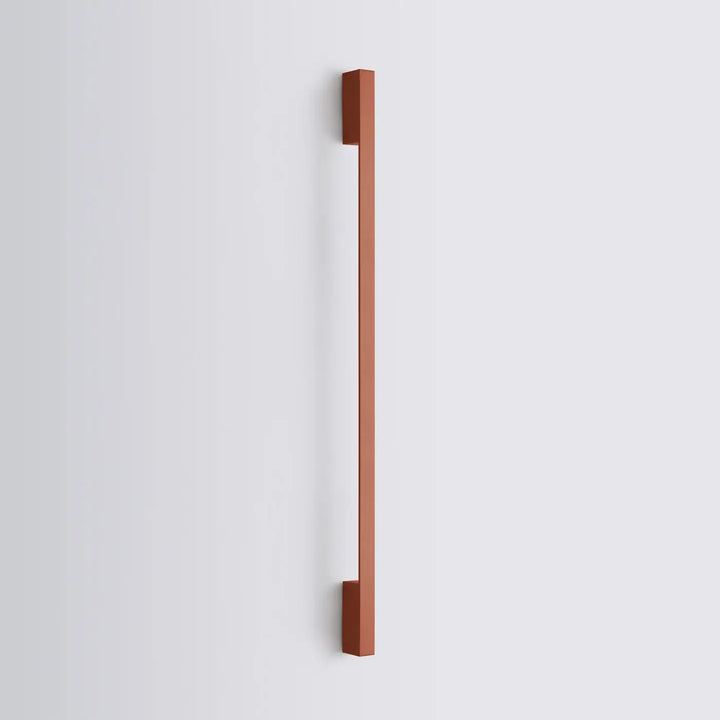 Applique murale sappo 120 led rouge ocre avec poignée rectangulaire mate cuivre et design minimaliste en six variantes including vert olive