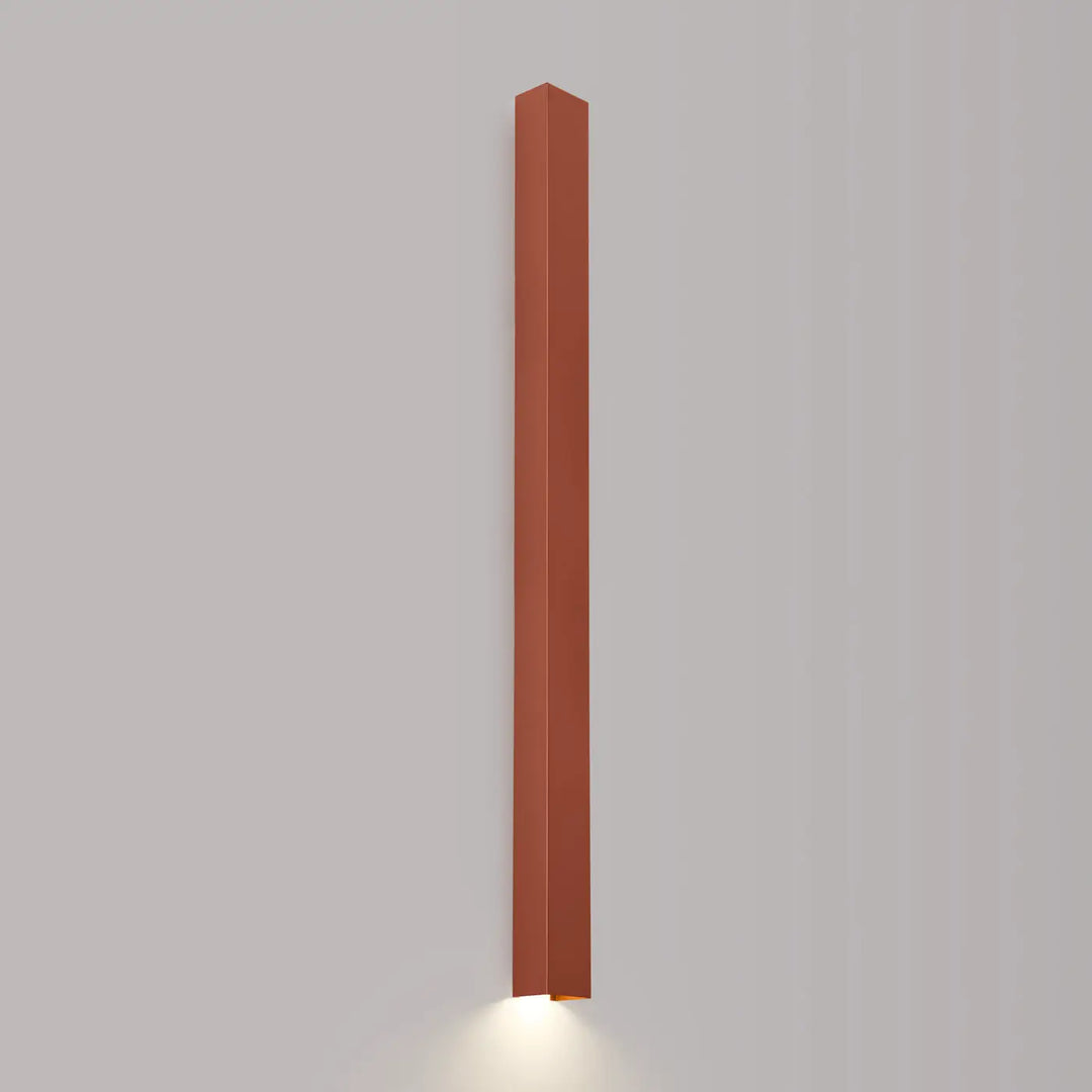 Applique murale freya 120 rouge ocre compose d’appliques murales minimalistes avec cinq coloris et lumière chaude