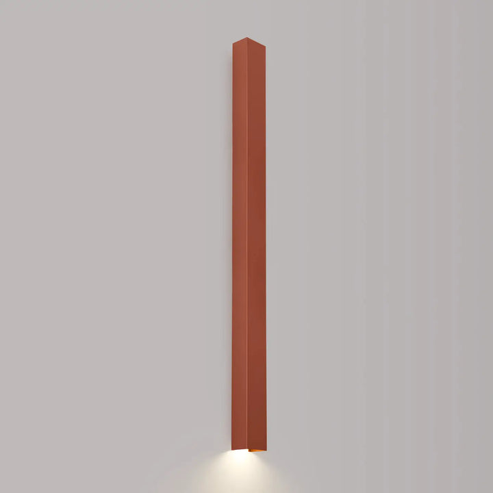 Applique murale freya 120 rouge ocre compose d’appliques murales minimalistes avec cinq coloris et lumière chaude