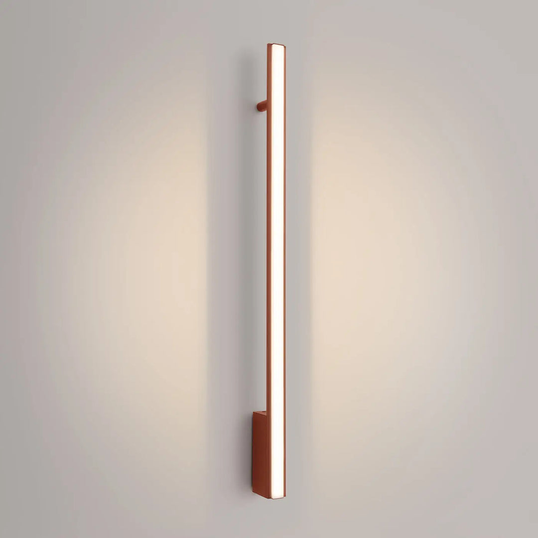 Applique murale lagom 90 rouge ocre avec design minimaliste en finition excellente et led blanc chaud rose gold