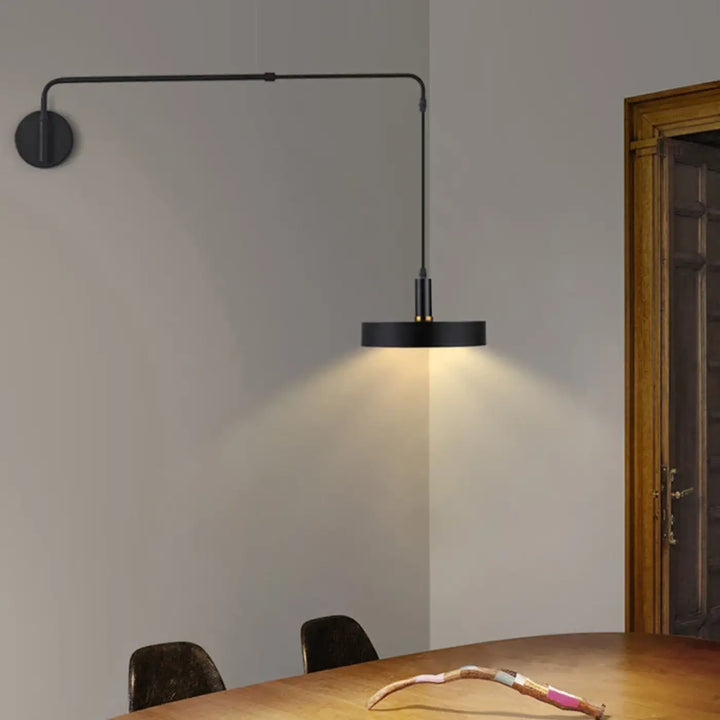Applique murale scandinave avec bras ajustable et pivotable

