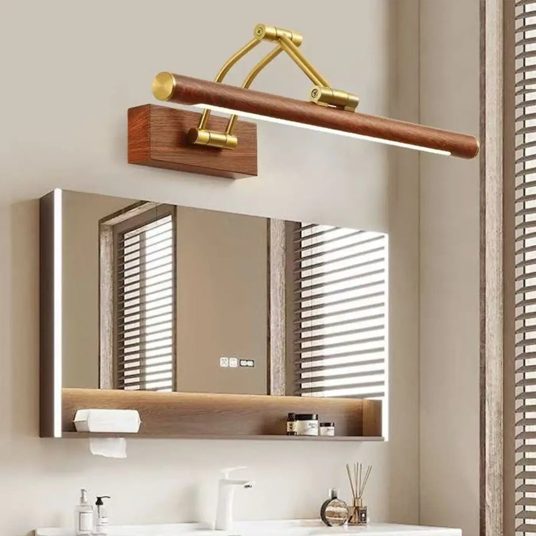 Applique murale scandinave pia avec cadre en laiton poli et accents en bois pour une salle de bain moderne et élégante