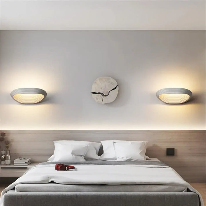 Applique murale scandinave laminée en métal au style épuré