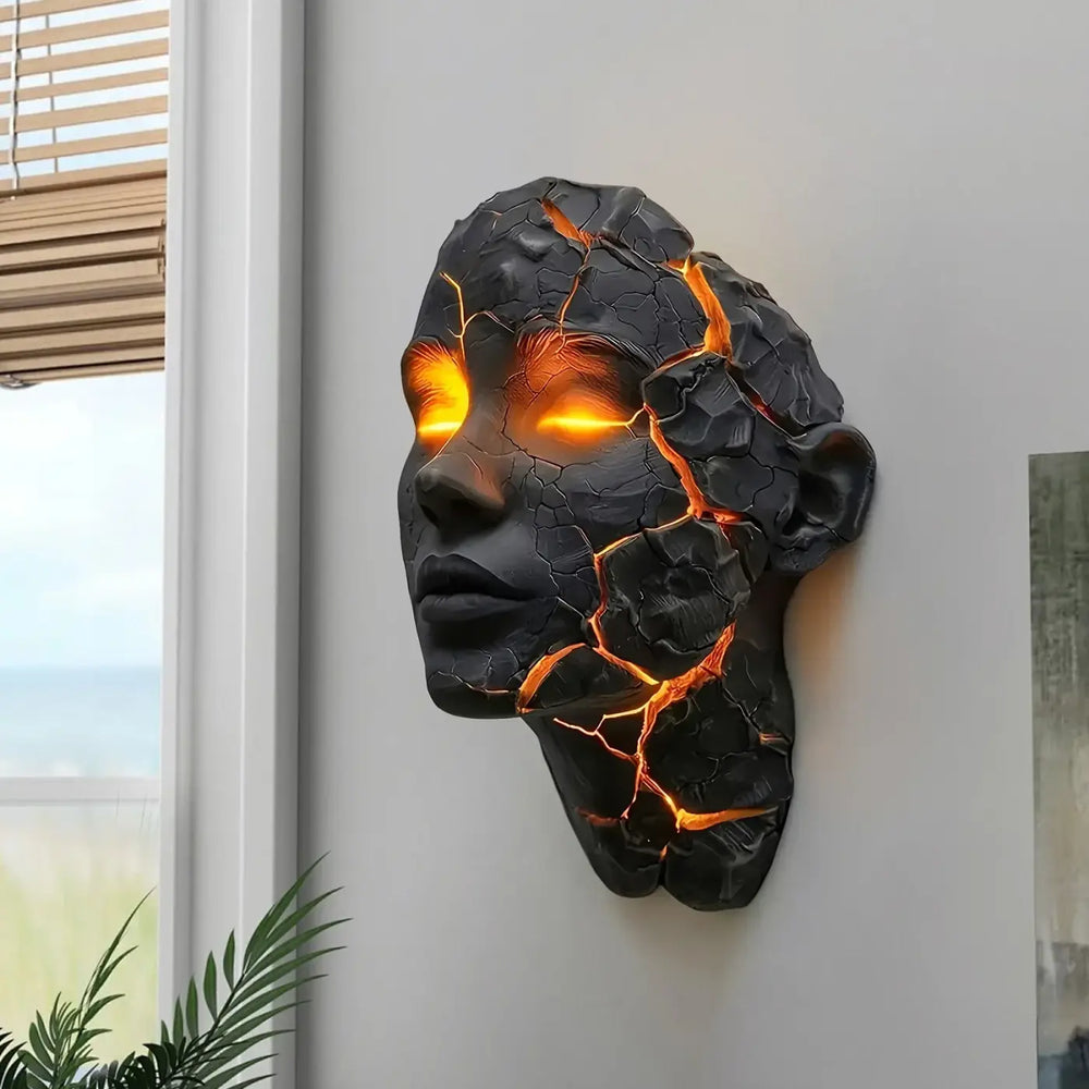 Applique murale sculpturale visage fissuré ambre noir chic