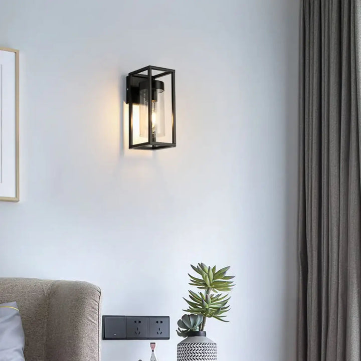 Applique murale orion noir en metal avec panneaux en verre clair et ampoule apparente style industriel chic