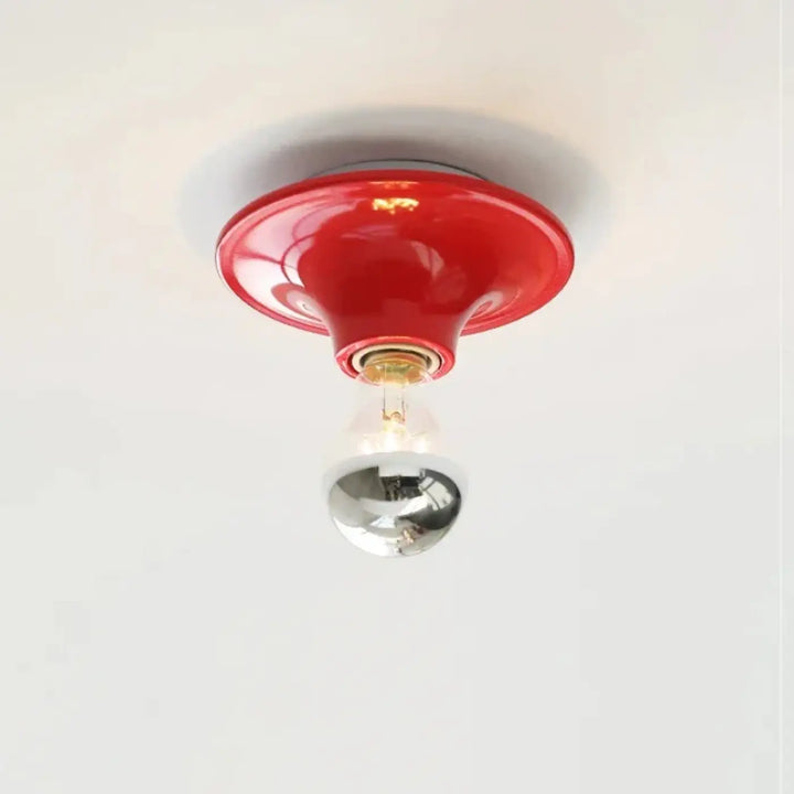 Applique murale atelio style industriel en verre rouge vibrant avec porte ampoule chrome poli et filament apparent