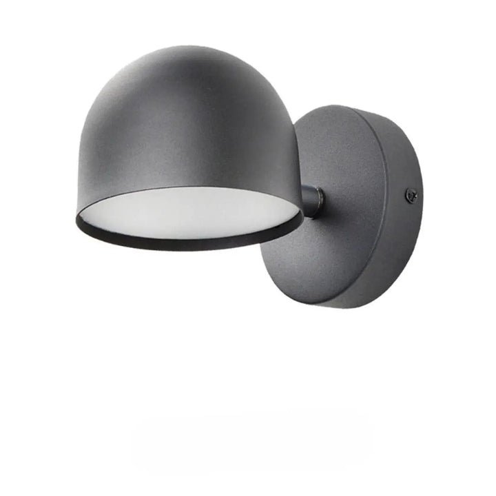 Applique murale noire mate en forme de dôme moderne de style scandinave qui participe à créer une ambiance minimaliste