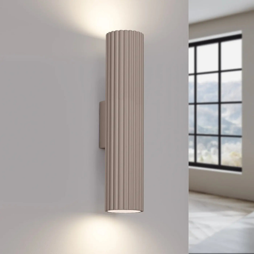 Applique murale karbon 30 taupe en design minimaliste avec ampoules gu10 interchangeables pour un plafonnier karbon allie moderne