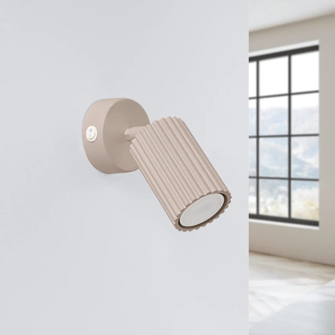 Applique murale karbon taupe avec interrupteur en design minimaliste et ampoules gu10 interchangeables