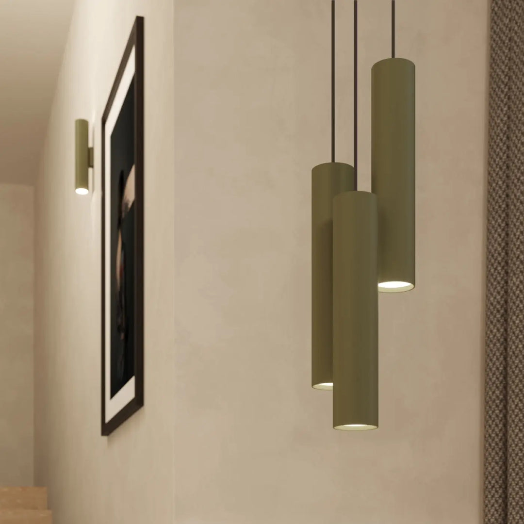Lampe à suspension lagos 2 vert olive design moderne avec lumières cylindriques en finition mate suspendues asymétriquement