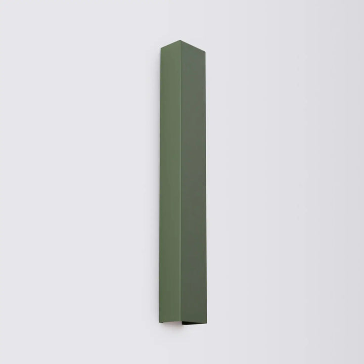 Applique murale freya 60 vert olive compose d’appliques murales minimalistes en cinq coloris pour un style moderne