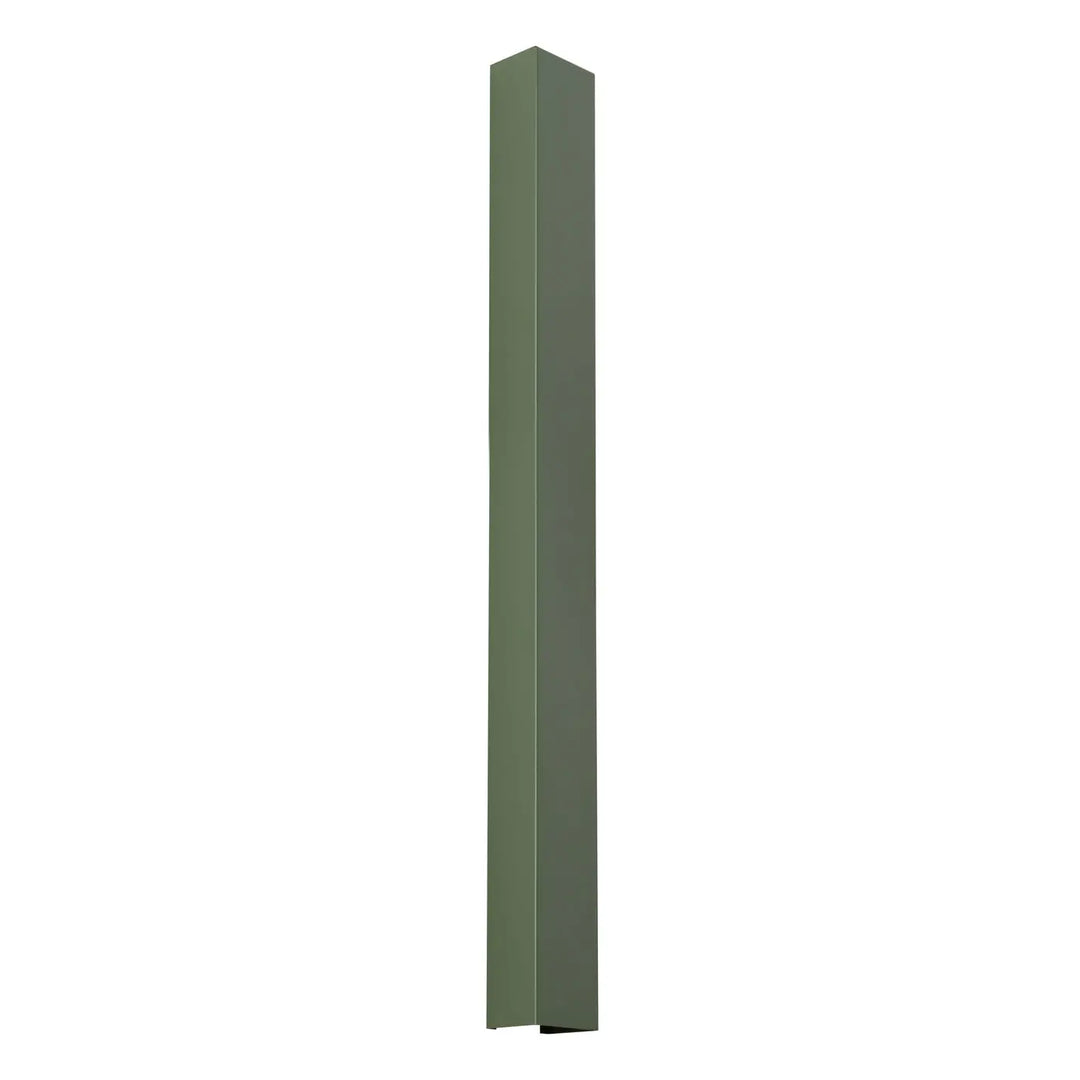 Applique murale freya 90 vert olive en métal mat avec profil rectangulaire et bords légèrement biseautés compose d’appliques murales minimalistes