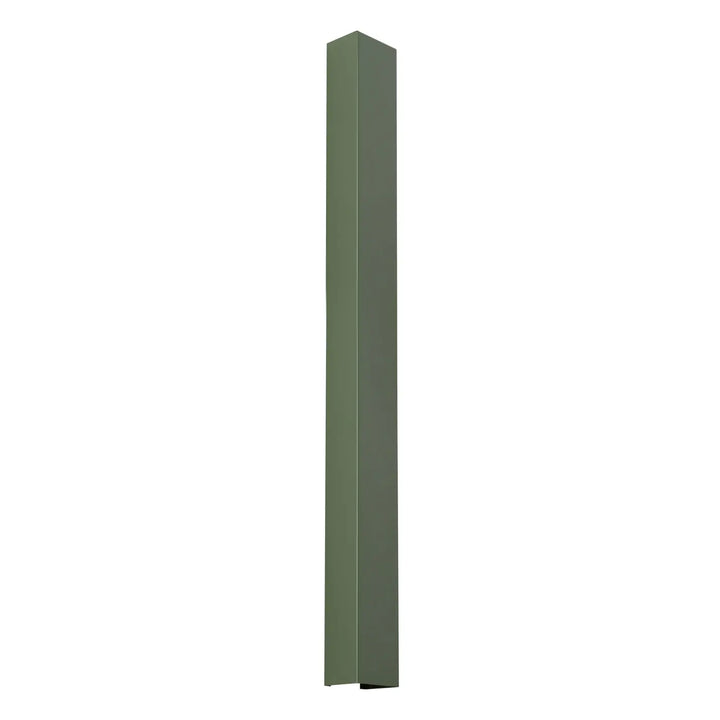 Applique murale freya 90 vert olive en métal mat avec profil rectangulaire et bords légèrement biseautés compose d’appliques murales minimalistes