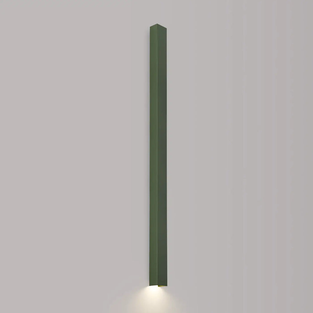 Applique murale freya 150 vert olive en finition mate avec lumière chaude, design minimaliste de la collection cinq coloris