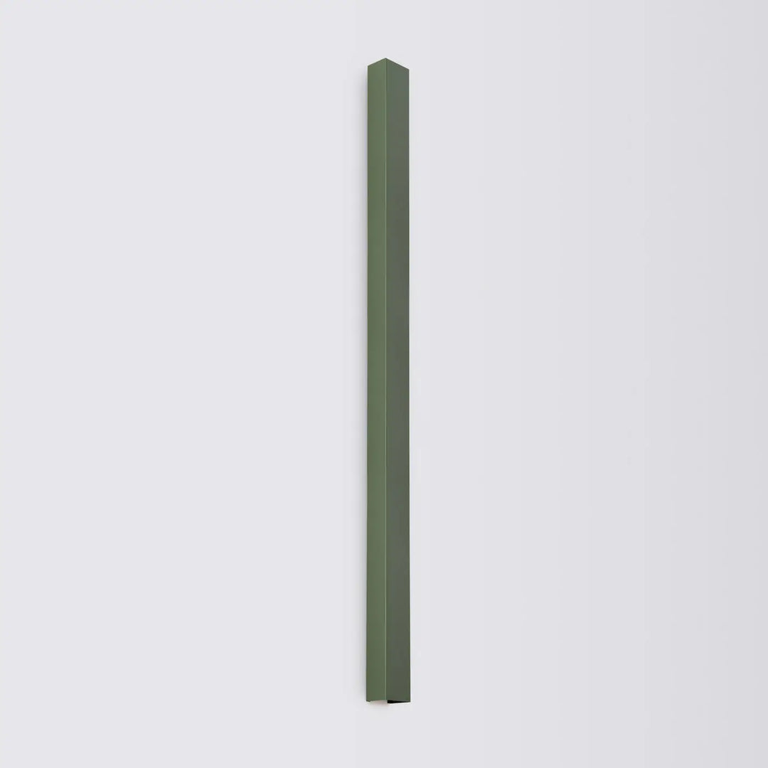 Applique murale freya 150 vert olive en finition mate minimaliste, compose d’appliques murales disponible en cinq coloris