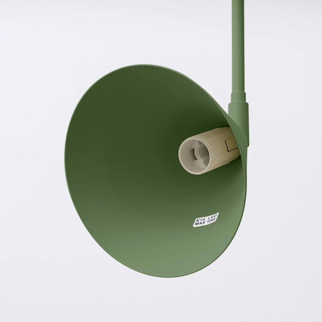 Applique murale moderne nox vert olive avec forme exceptionnellement légère et caractère distinct en finition mate et douille led e14