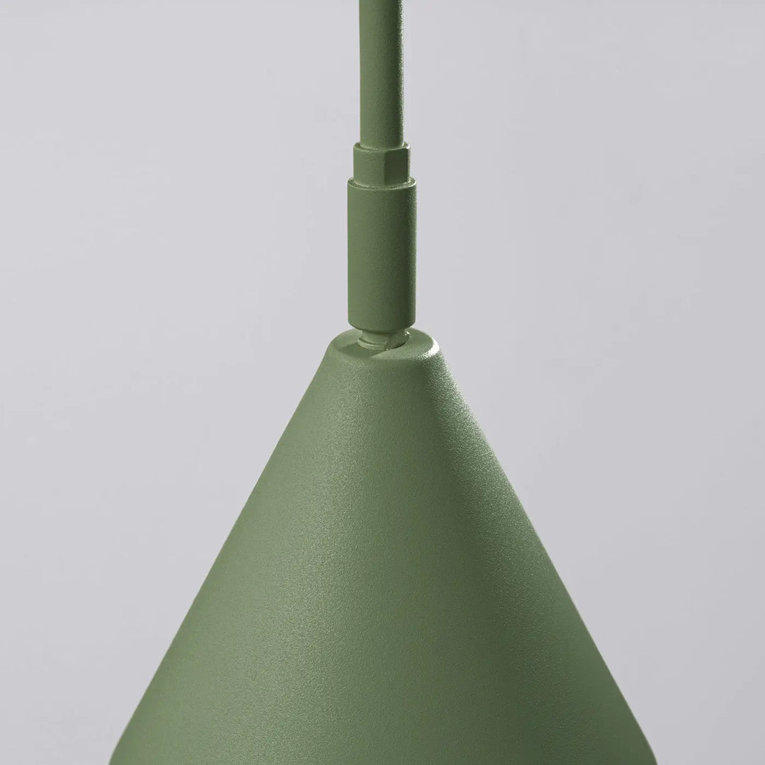Applique murale moderne nox vert olive en forme exceptionnellement légère avec finition mate conique et caractère distinct