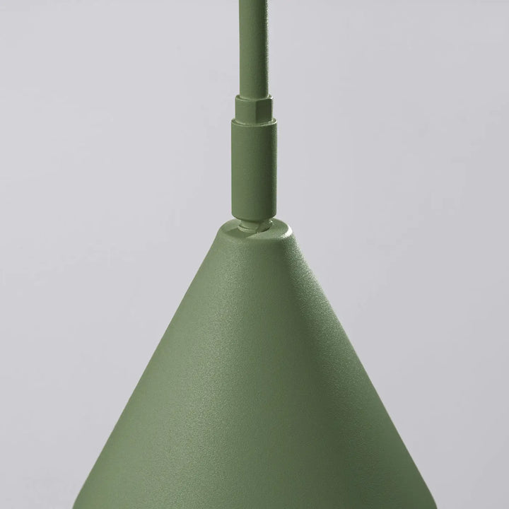 Applique murale moderne nox vert olive en forme exceptionnellement légère avec finition mate conique et caractère distinct