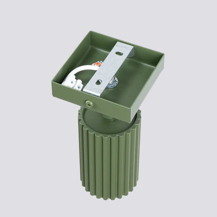 Applique murale karbon vert olive avec plafonnier karbon allie à ampoules gu10 interchangeables et design minimaliste