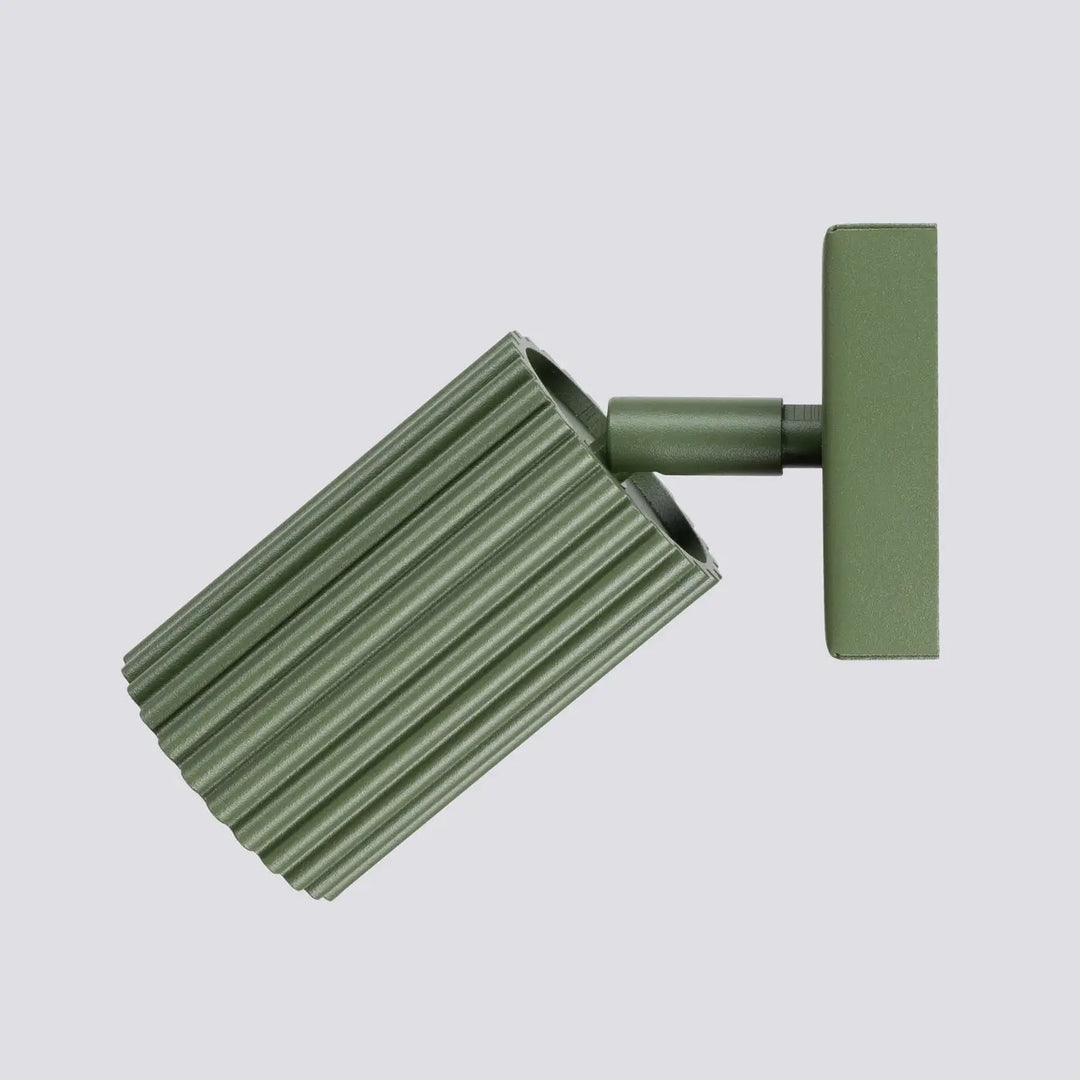 Applique murale karbon vert olive en métal avec design minimaliste et ampoules gu10 interchangeables plafonnier karbon allie