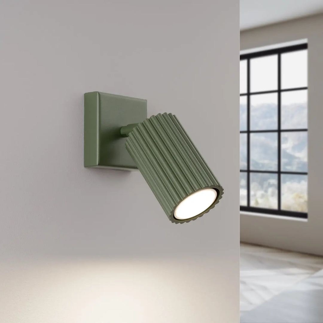 Applique murale karbon vert olive avec design minimaliste et ampoules gu10 interchangeables plafonnier karbon allie