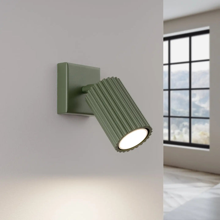 Applique murale karbon vert olive avec design minimaliste et ampoules gu10 interchangeables plafonnier karbon allie