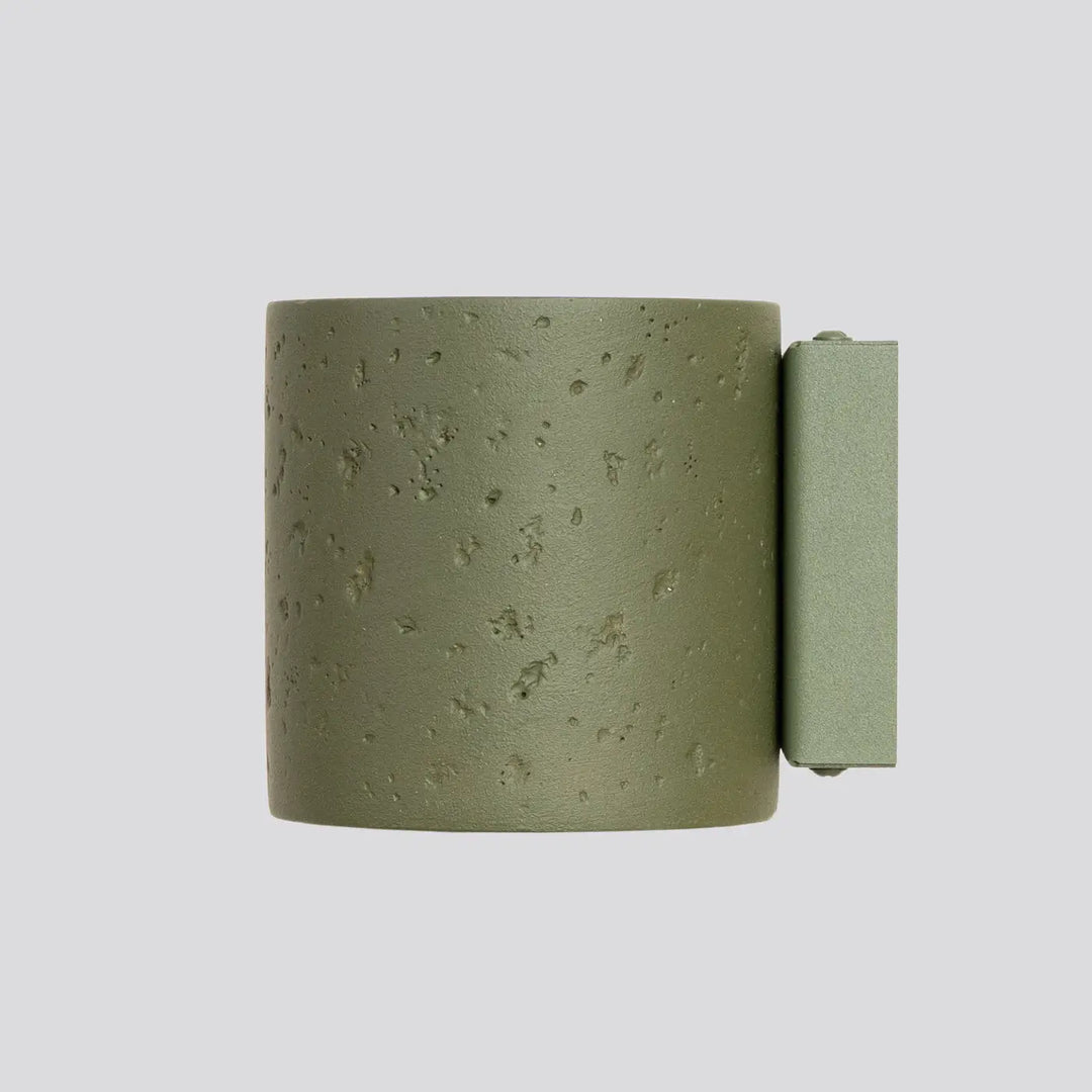 Applique orbis vert olive en béton avec corps géométrique attire et accent décoratif unique minimaliste