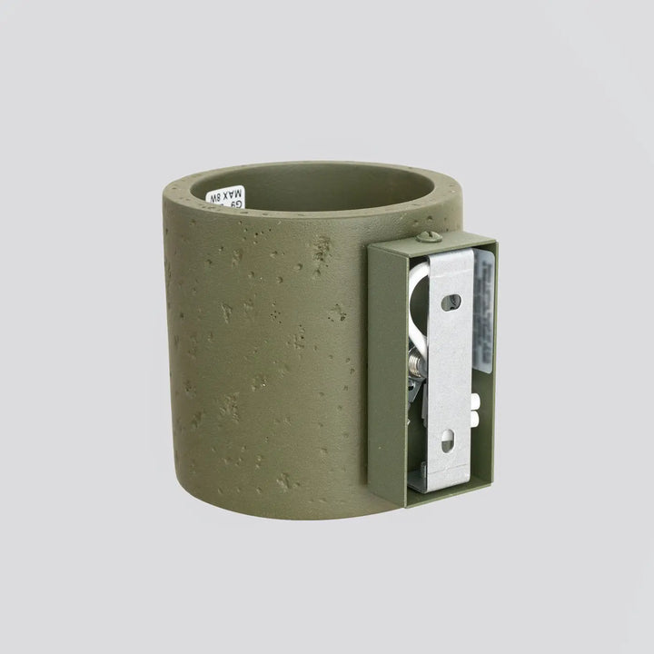 Applique orbis béton vert olive corps géométrique attire avec support métallique visible pour accent décoratif unique