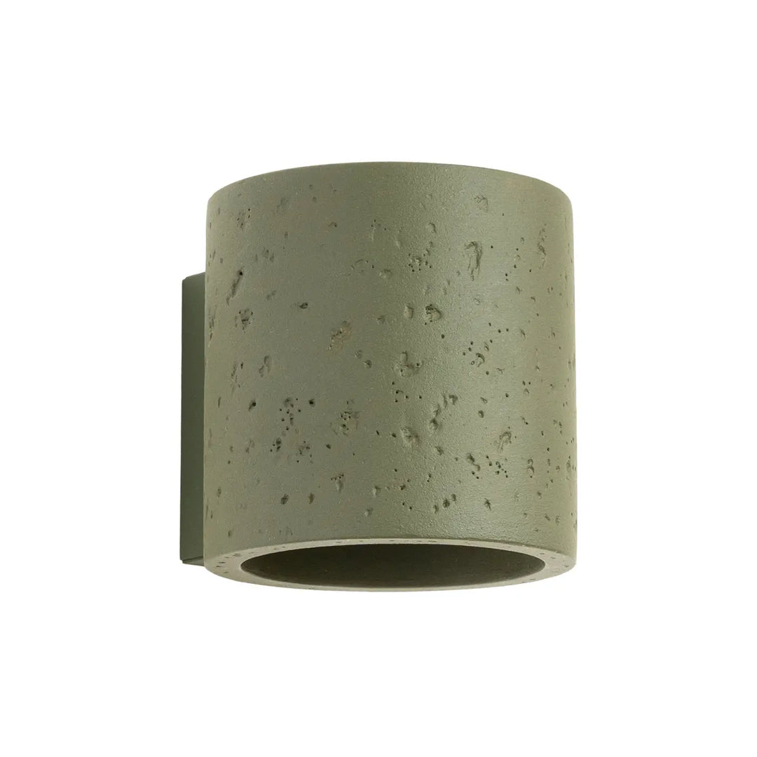 Applique orbis en béton vert olive avec corps géométrique attire pour un accent décoratif unique en extérieur