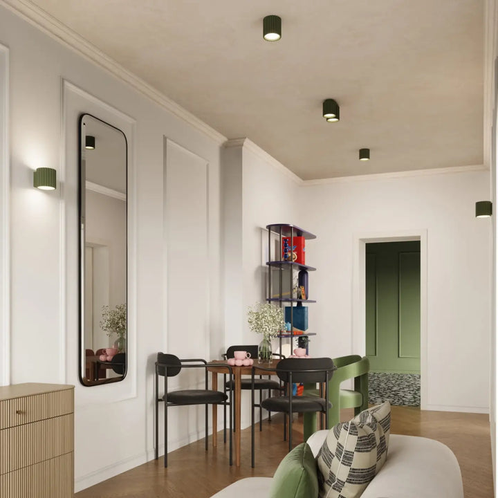Applique murale aura vert olive avec miroir rectangulaire allongé et cadre noir forme unique inspirée