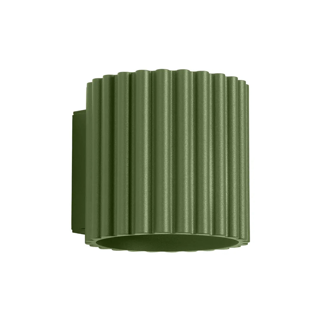 Applique murale aura vert olive en forme unique inspirée avec rainures verticales cannelées pour un éclairage élégant