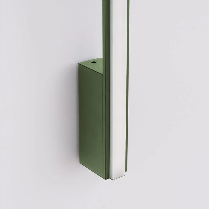 Applique murale lagom 90 vert olive en métal avec design minimaliste et excellente finition collection lagom allie