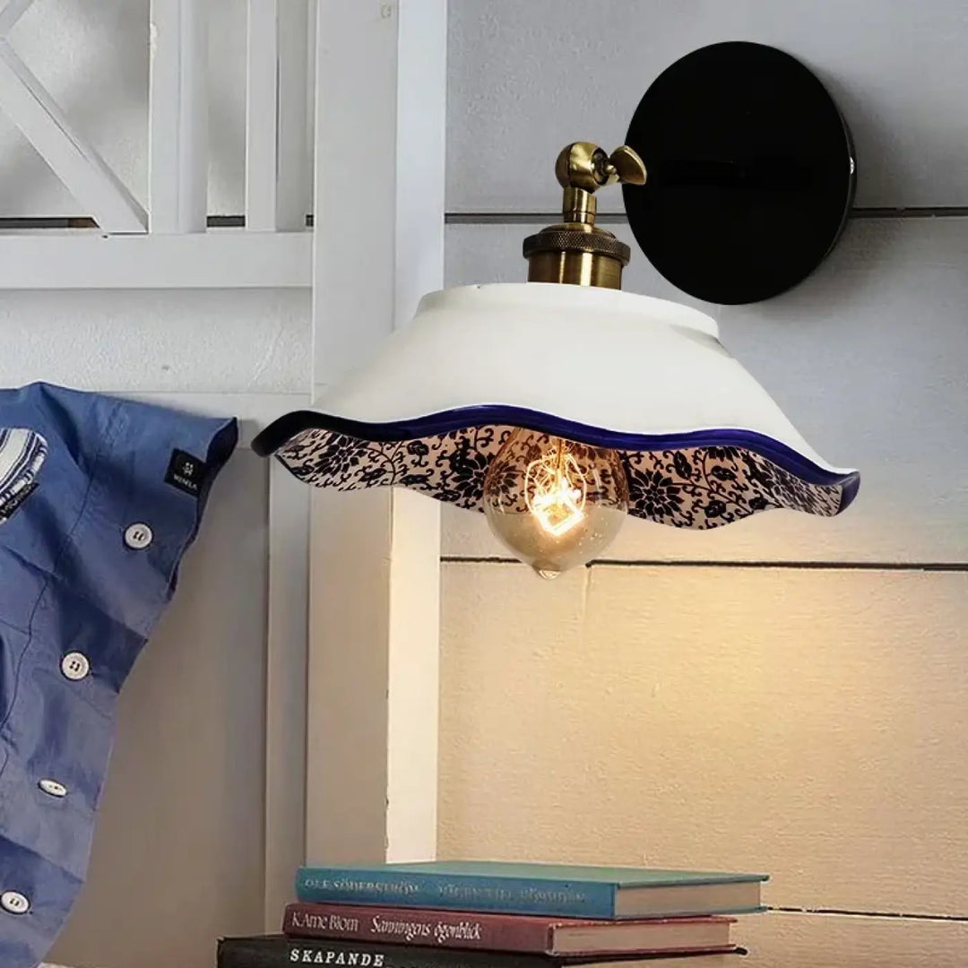 Applique vintage en céramique blanche et motif bleu style