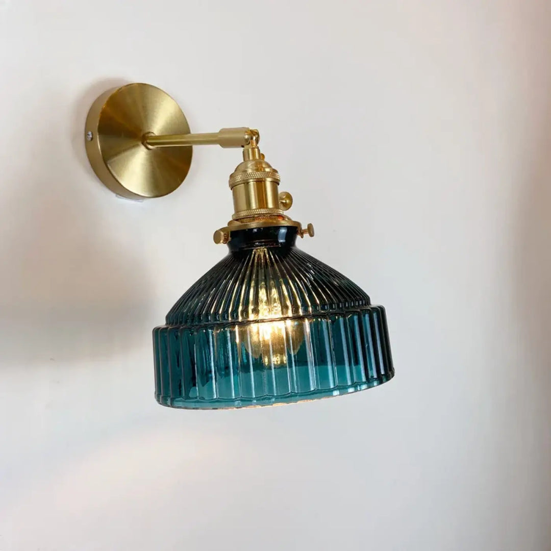 Applique murale vintage chic en laiton avec verre teinté élégant