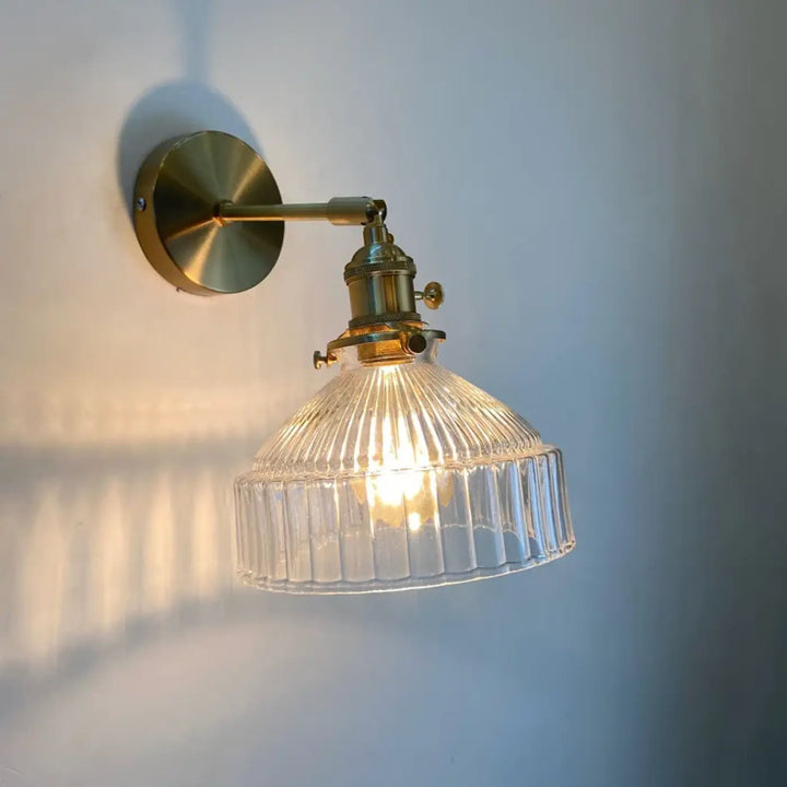 Applique murale vintage chic en laiton avec verre teinté élégant