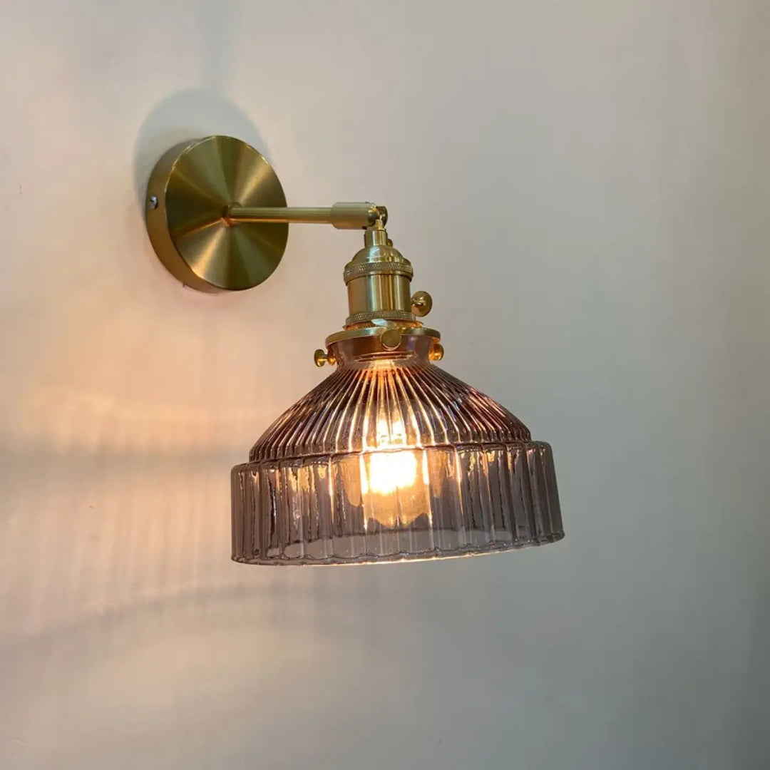 Applique murale vintage chic en laiton avec verre teinté élégant