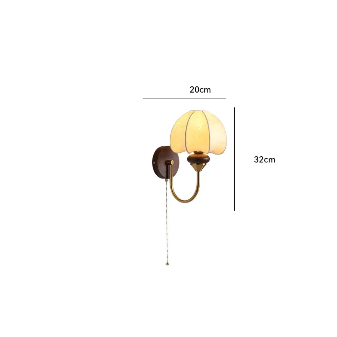 Applique murale vintage en laiton avec globe en verre ambré