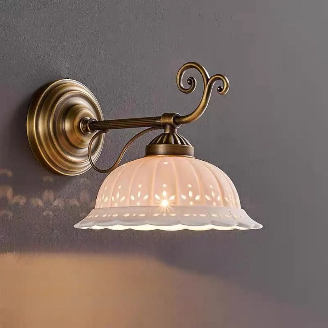 Applique murale vintage en verre crème et métal bronze