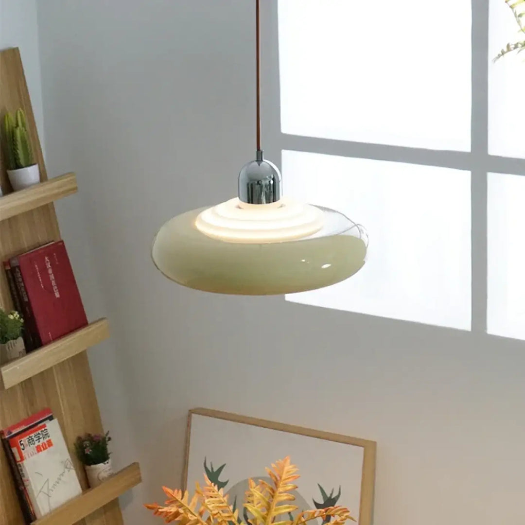 Suspension luminaire medina avec abat-jour en verre vert pâle, finition chrome et cordon marron fin