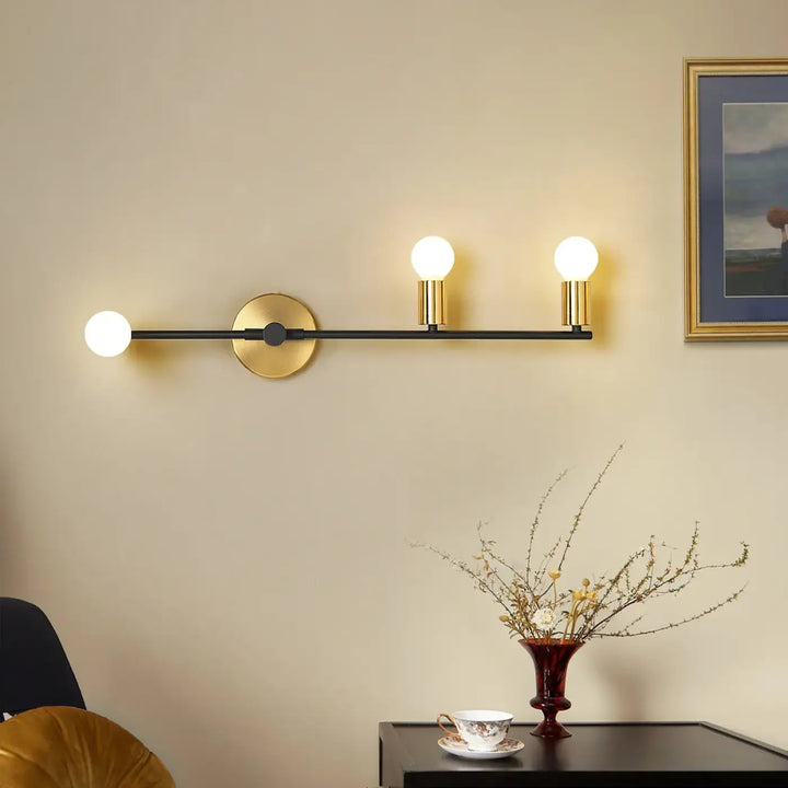Grande Applique Murale Avec Trois Boules Blanches Design Élégant