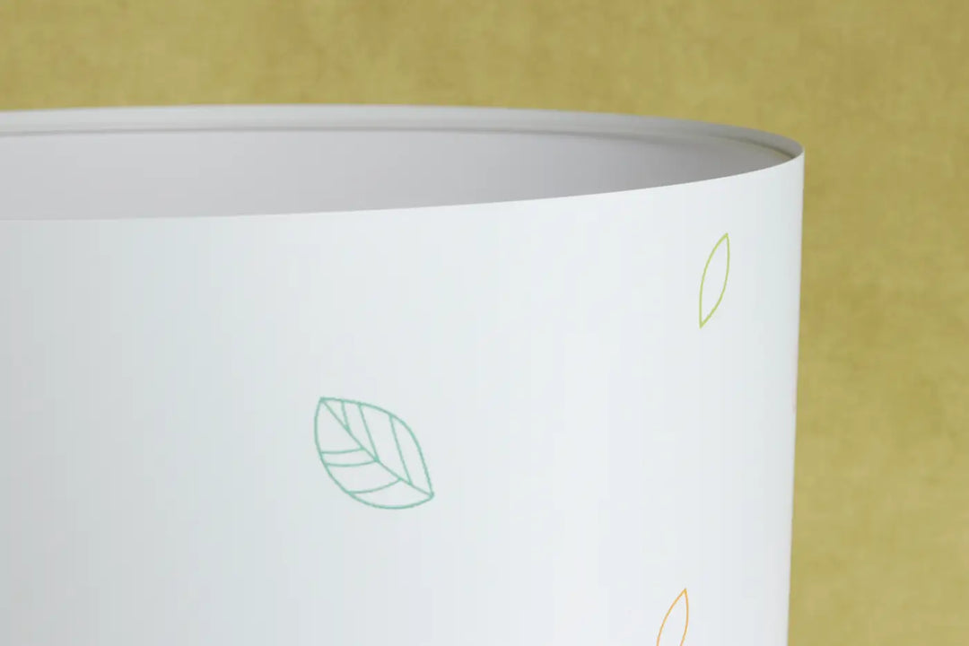 Lampadaire blanc enfant avec abat-jour cylindrique orné de feuilles vertes et dorées pour chambre enfant blanc