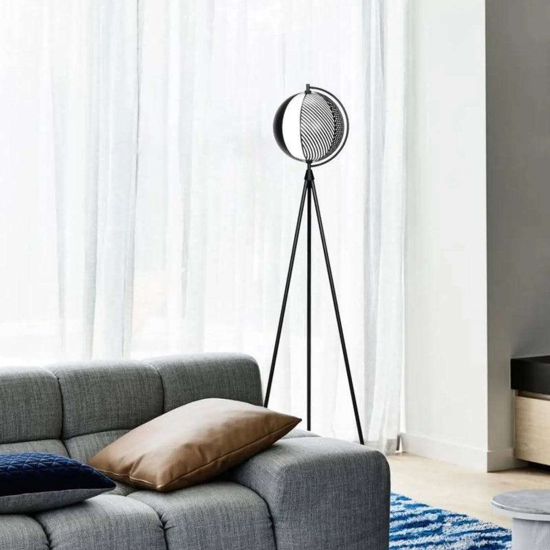 Lampadaire Avec Boule Noir À Motif Spirale Design