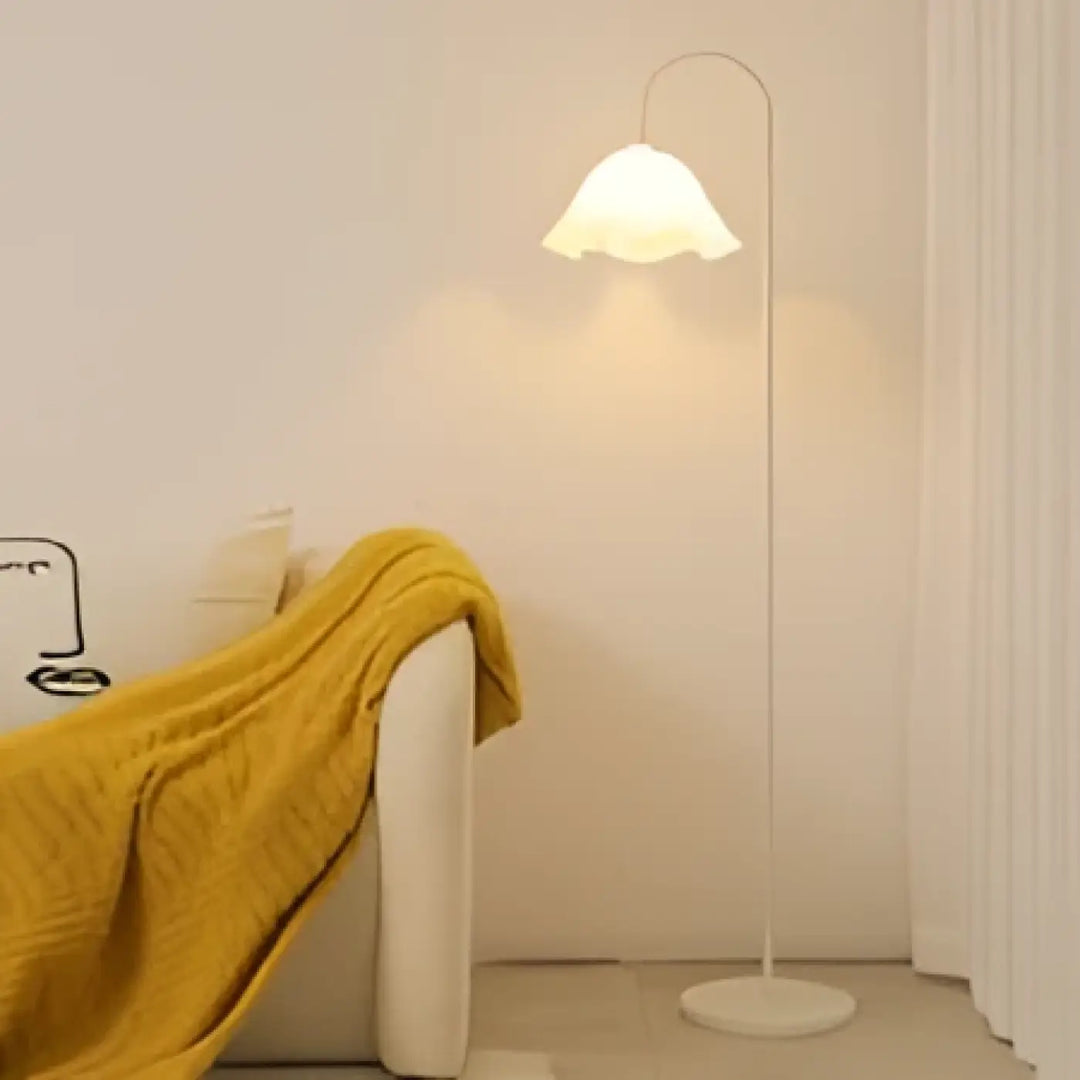 Lampadaire contemporain blanc en céramique avec col flexible et abat-jour en cloche design minimaliste pour ambiance cocooning