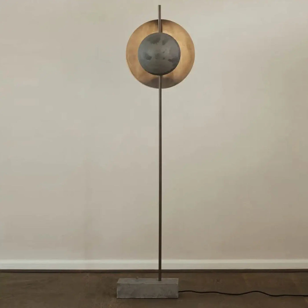 Lampadaire contemporain en métal et globe central moderne