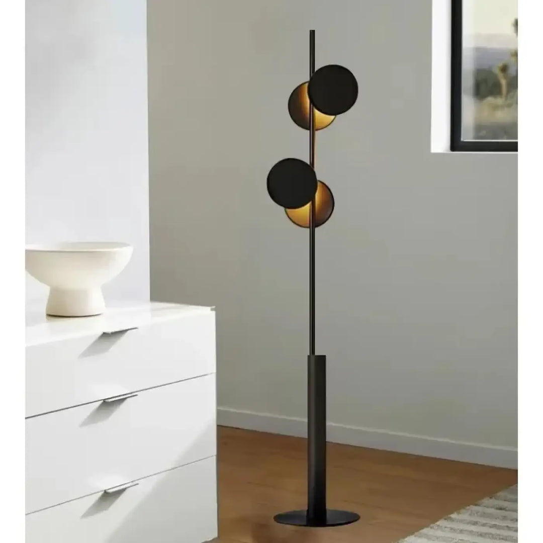 Lampadaire contemporain noir et doré au style chic et raffiné