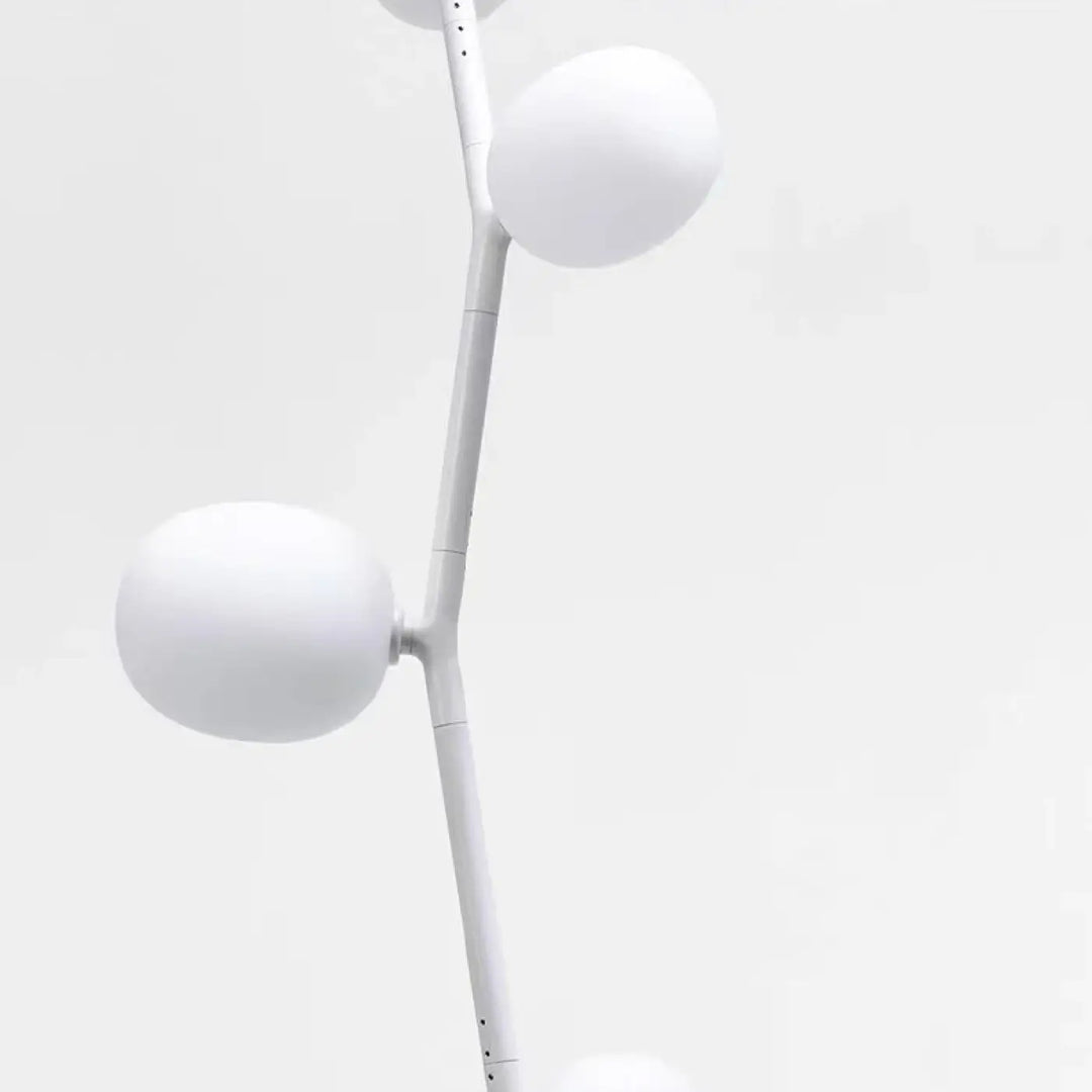 Lampadaire décoratif moderne en métal et globes en verre élégant