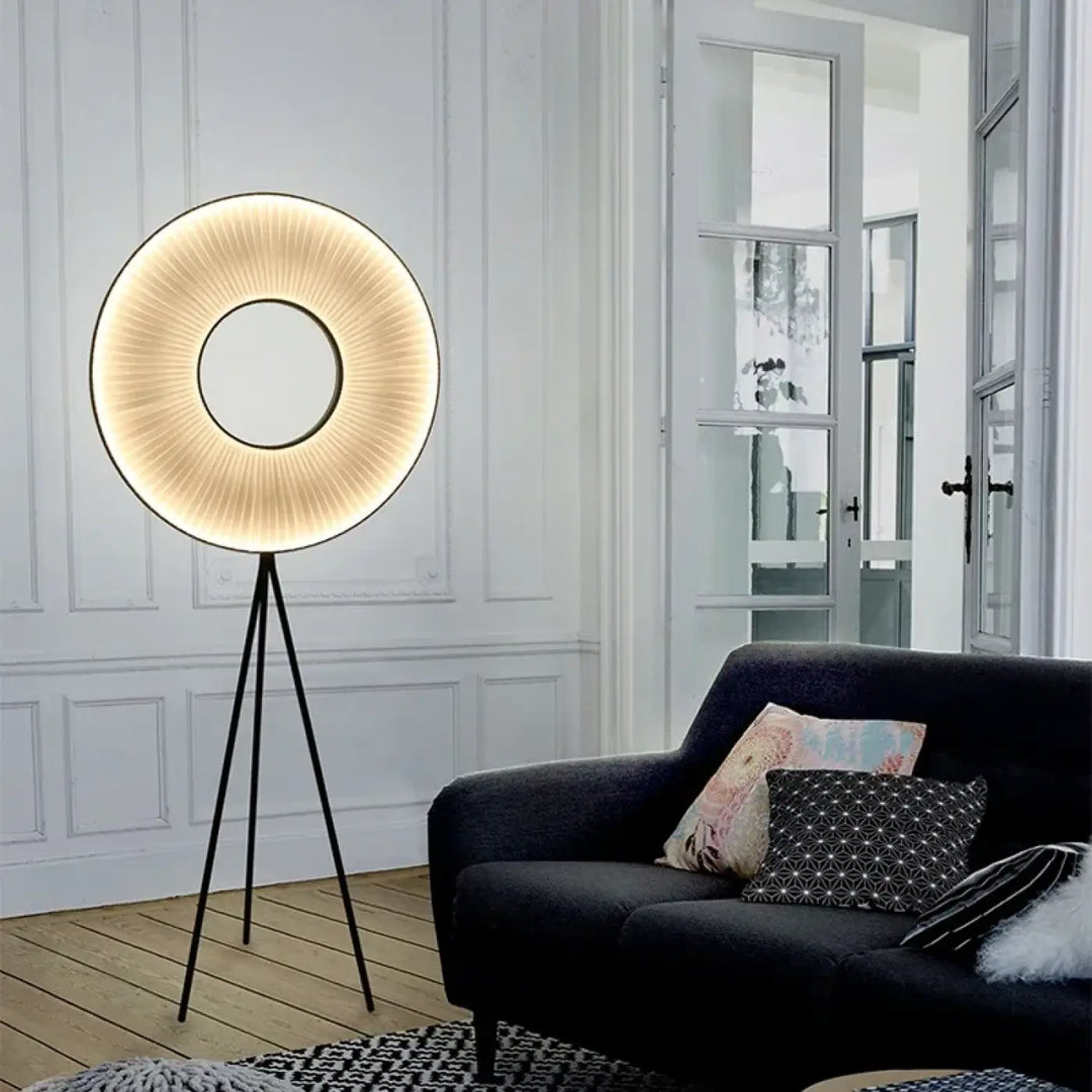 Lampadaire design circulaire sur trépied lumineux moderne