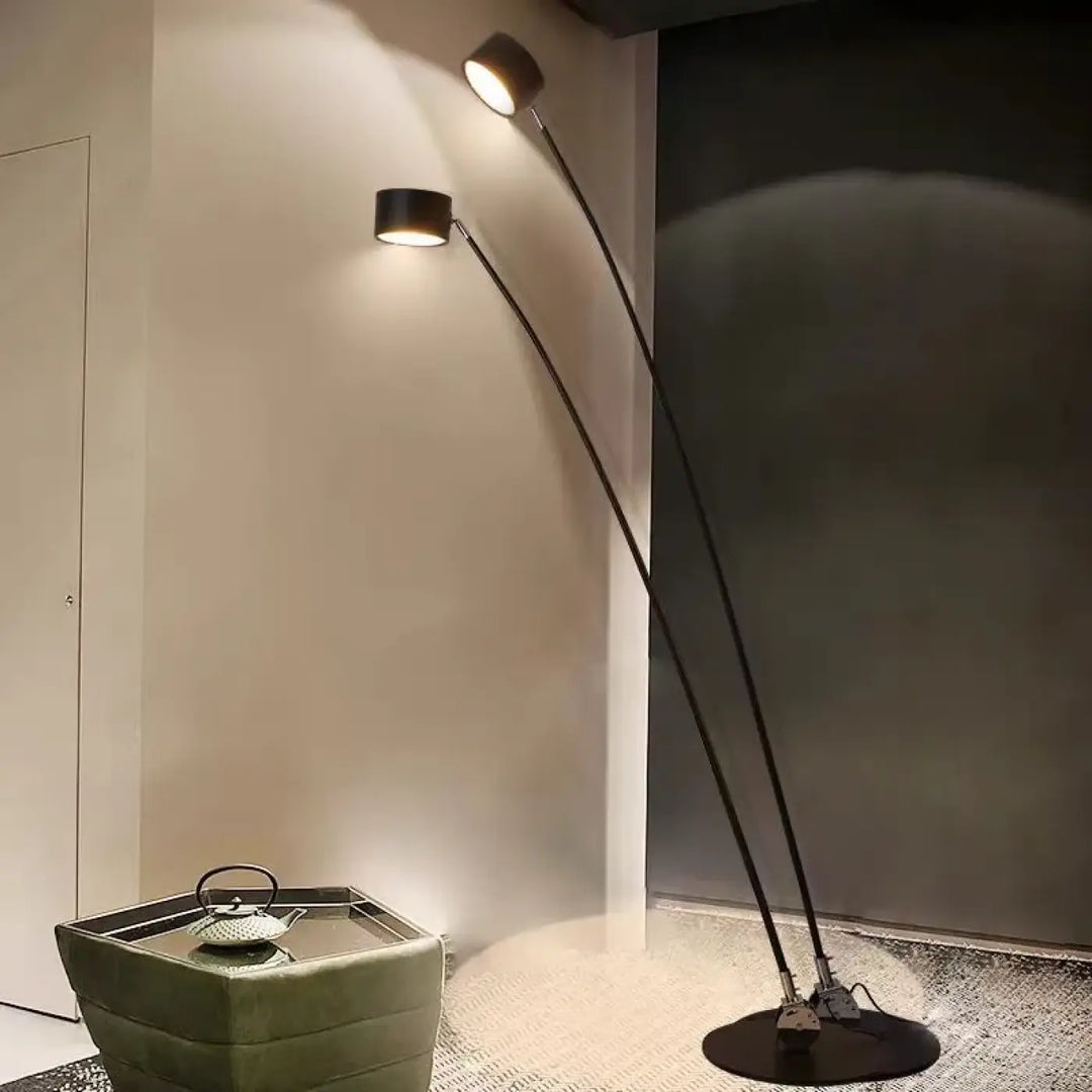Lampadaire design moderne en fer type noir avec deux bras réglables et têtes de lumière circulaires nyiris