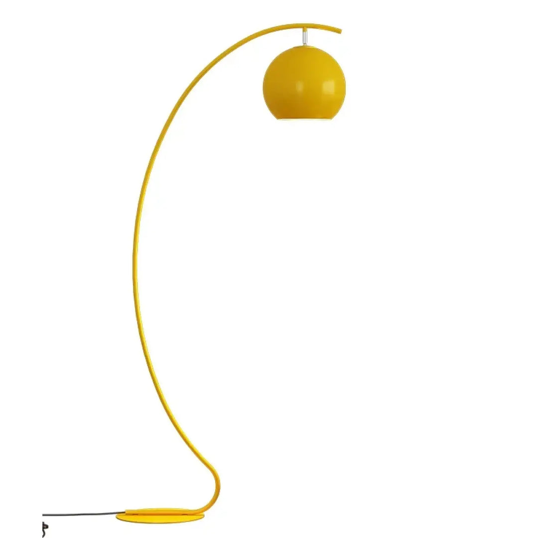 Lampadaire yora jaune vif avec demi lune courbé style élégant et abat-jour sphérique sur base assortie