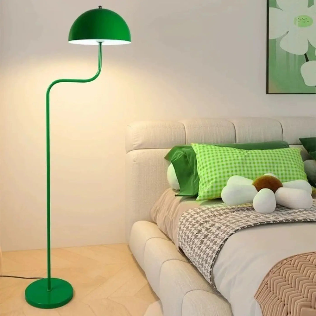 Lampadaire svelto avec abat-jour vert vif en forme de dôme et pied en métal courbé design moderne